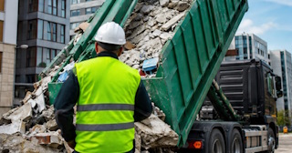 Вывоз строительного мусора в Шарыпове: услуги лицензированной компании — ПроМусор